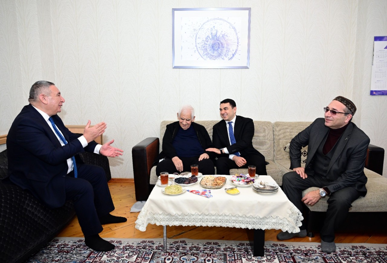 Adil Kərimli Nəriman Həsənzadəni evində ziyarət edib - FOTOLAR